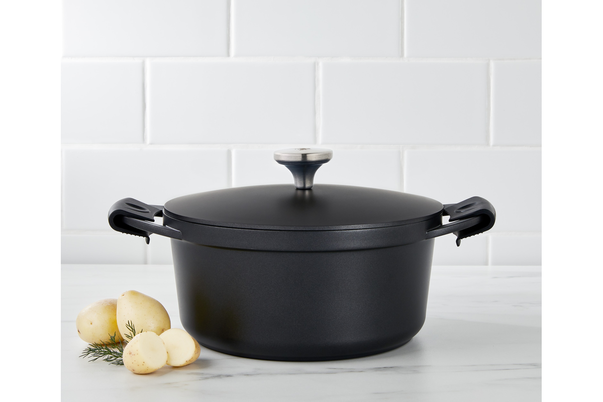 Maxwell & Williams Agile Non-Stick Casserole 24cm 4.2L Black Gift Boxed