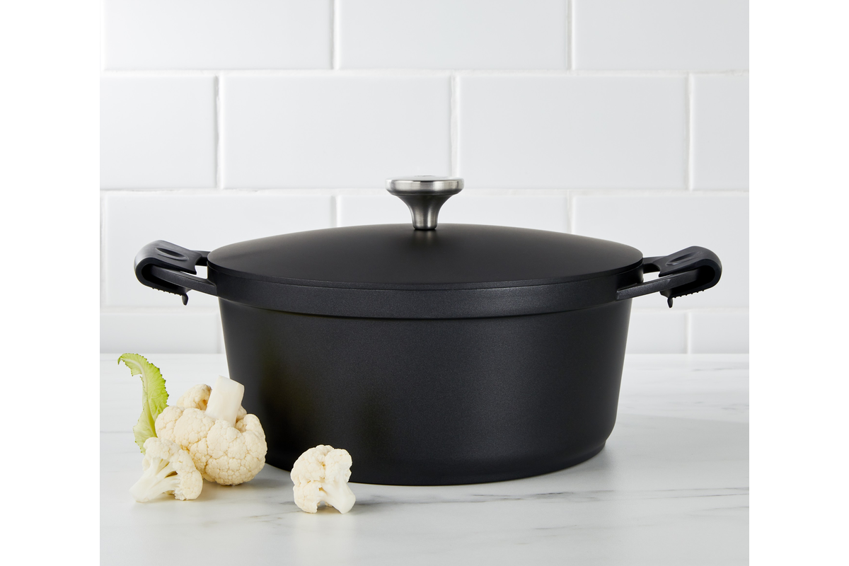 Maxwell & Williams Agile Non-Stick Casserole 28cm 6.3L Black Gift Boxed