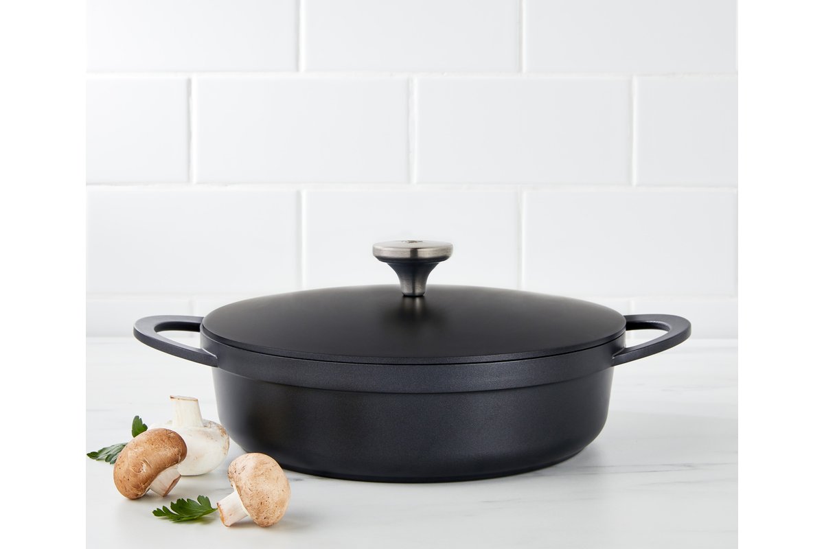 Maxwell & Williams Agile Non-Stick Shallow Casserole 28cm 4L Black Gift Boxed